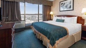 Suite, 1 kingsize-seng, ikke-røyk (One-Bedroom Suite) | Safe på rommet, skrivebord, blendingsgardiner og strykejern/-brett