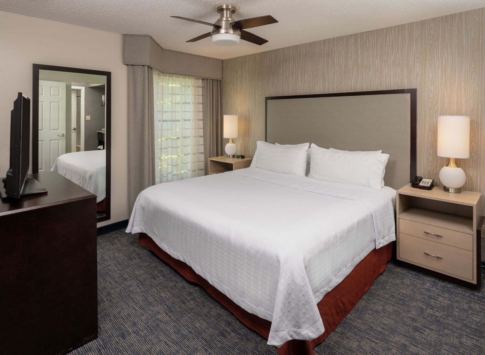 1 bedroom, in-room safe, desk, free WiFi