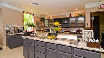 Free daily continental breakfast