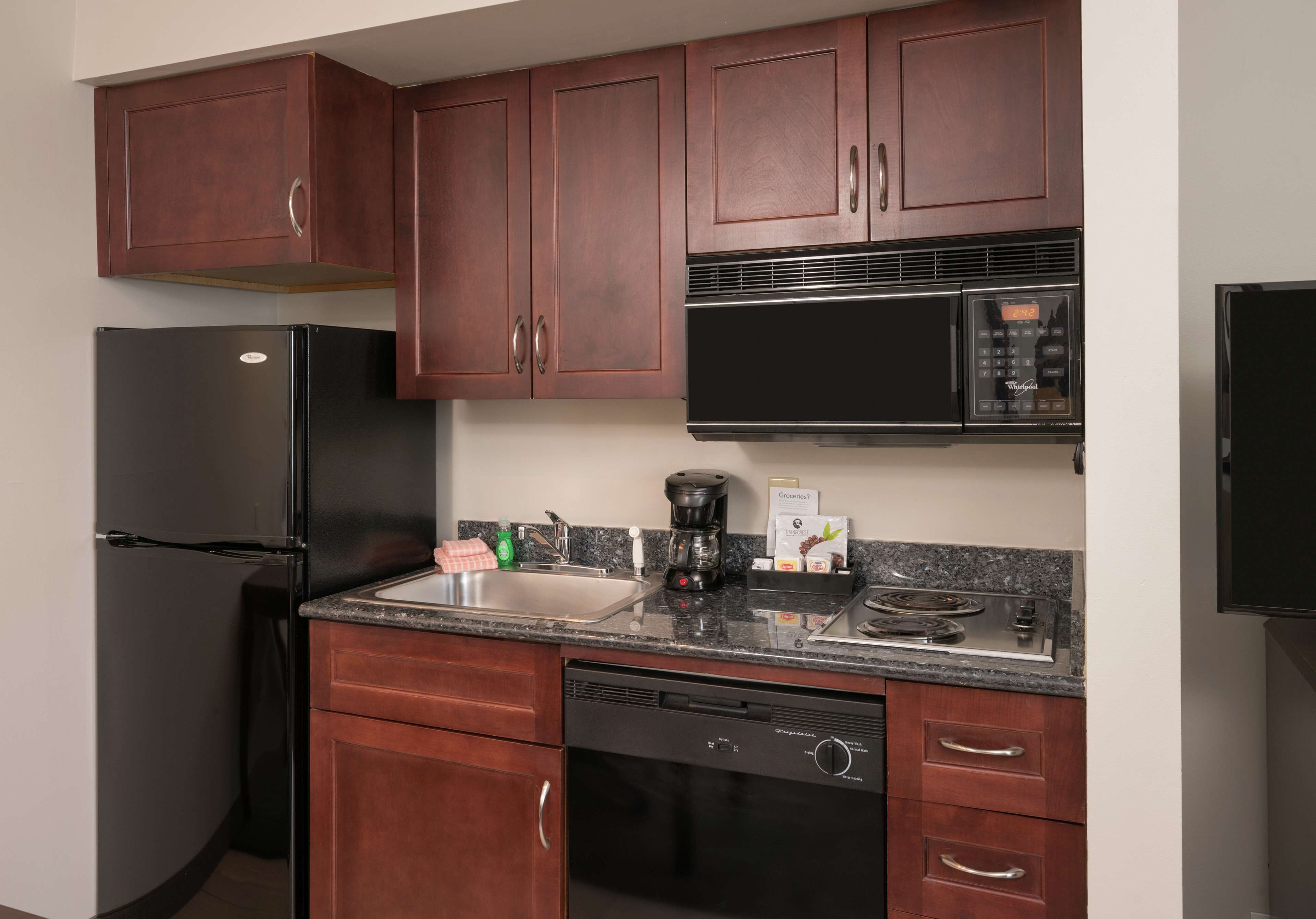 suite, 1 bedroom | private kitchen | full-sized fridge, microwave, stovetop, dishwasher
