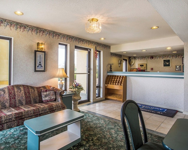 Lobby lounge