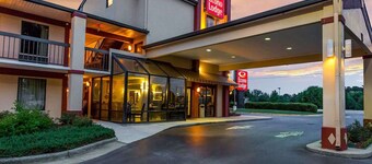 Econo Lodge South