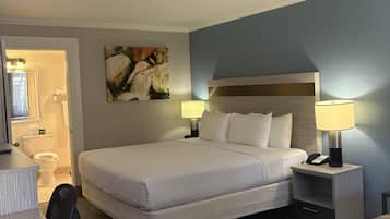 ピロートップベッド、セーフティボックス (室内)、遮光カーテン、アイロン / アイロン台