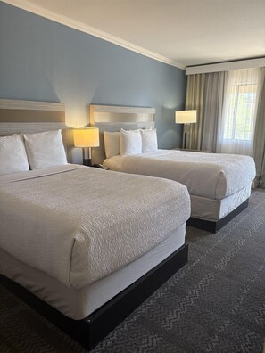 Pillow-top beds, in-room safe, blackout curtains, iron/ironing board - SureStay InnSuites Phoenix Hotel & Suites by Best Western (Phoenix)