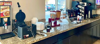 Econo Lodge Inn & Suites Corning Travel Center