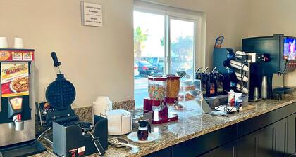 Econo Lodge Inn & Suites Corning Travel Center