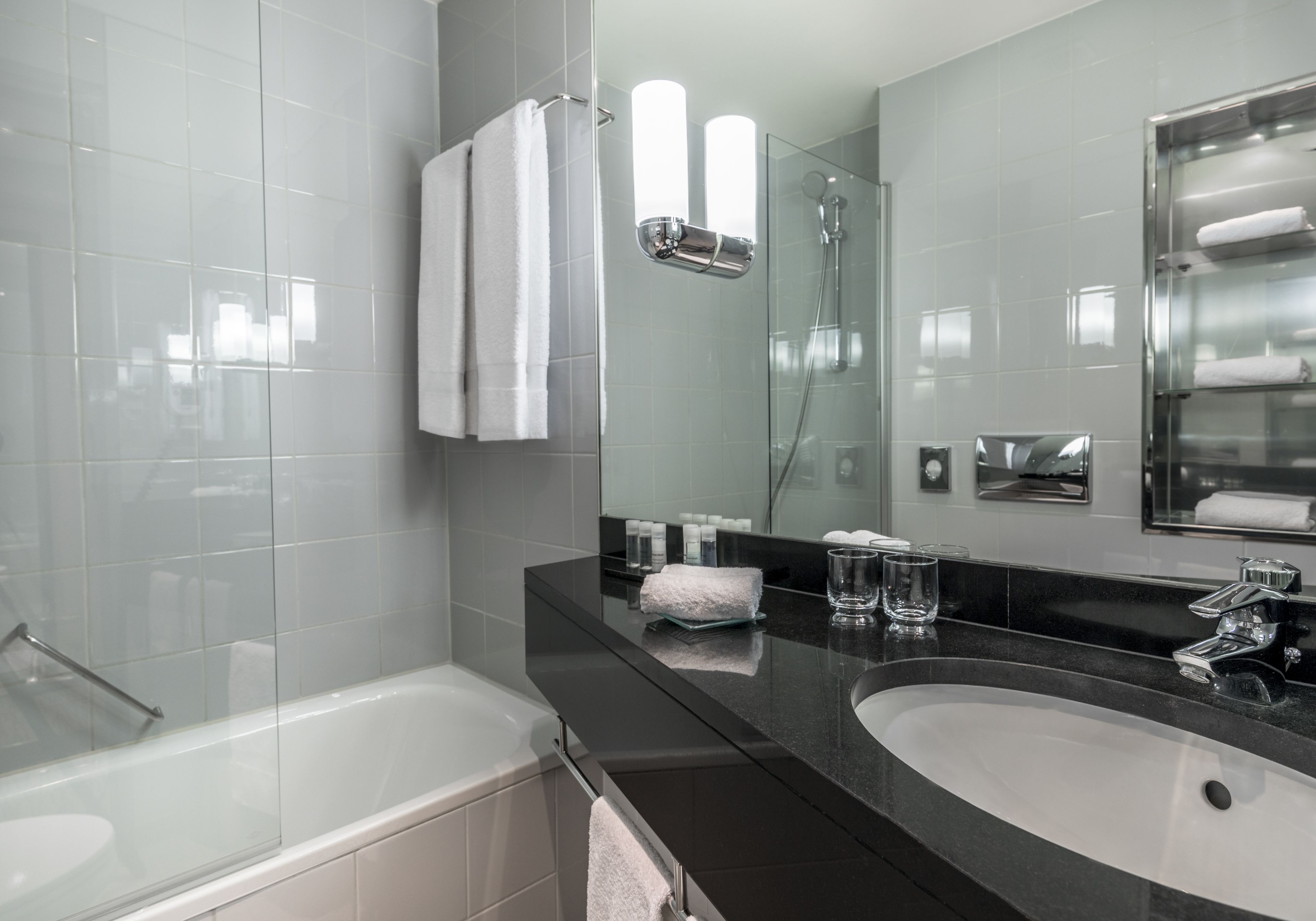 combined shower/bathtub, free toiletries, hair dryer, towels