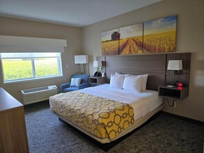 Kamer, 1 kingsize bed, toegankelijk voor mindervaliden, niet-roken | Een kluis op de kamer, een bureau, verduisterende gordijnen