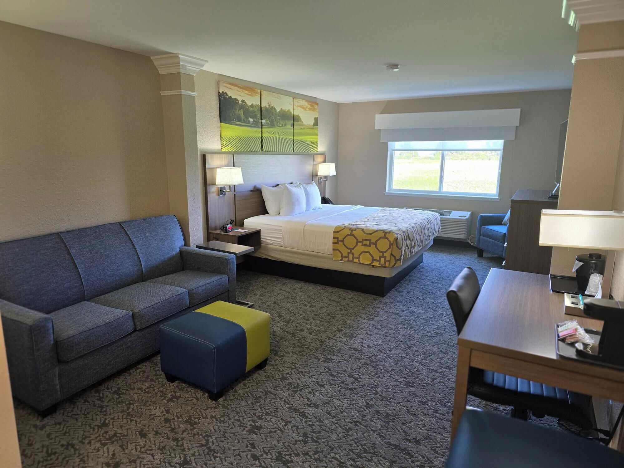 Suite, 1 King Bed, Non Smoking | In-room safe, desk, blackout drapes, iron/ironing board
