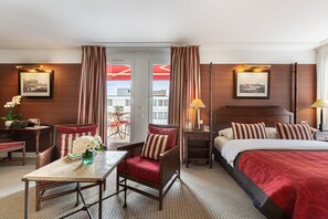 Junior Suite | 1 bedroom, minibar, in-room safe, desk