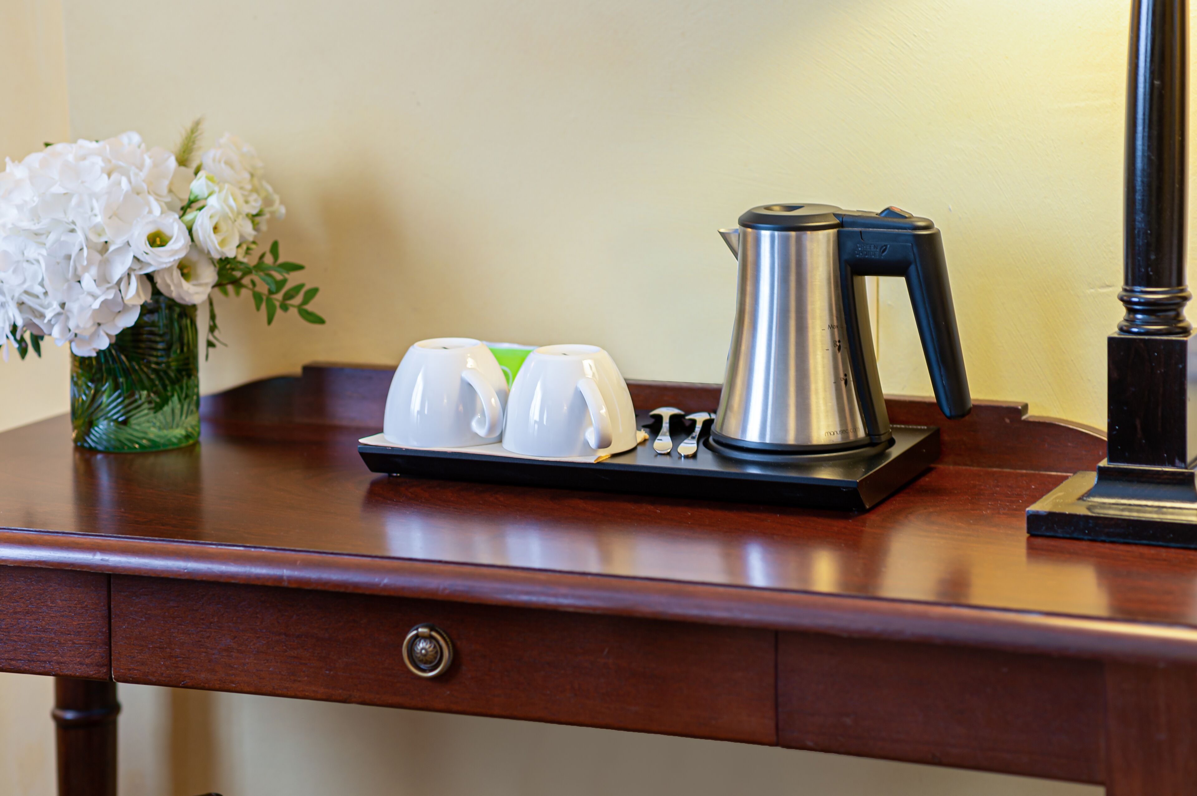 classic single room, balcony | minibar, in-room safe, desk, laptop workspace