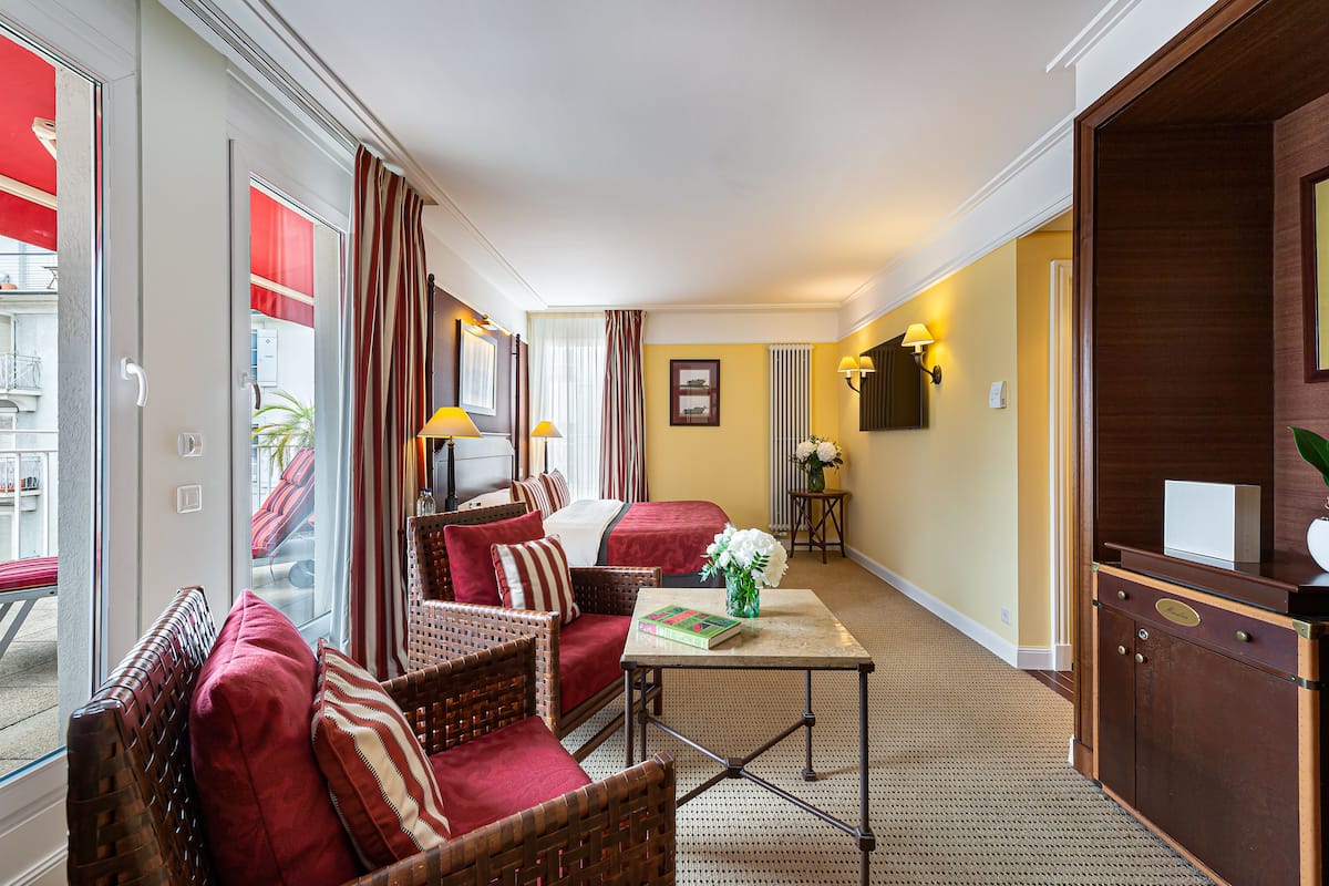 junior suite | minibar, in-room safe, desk, laptop workspace