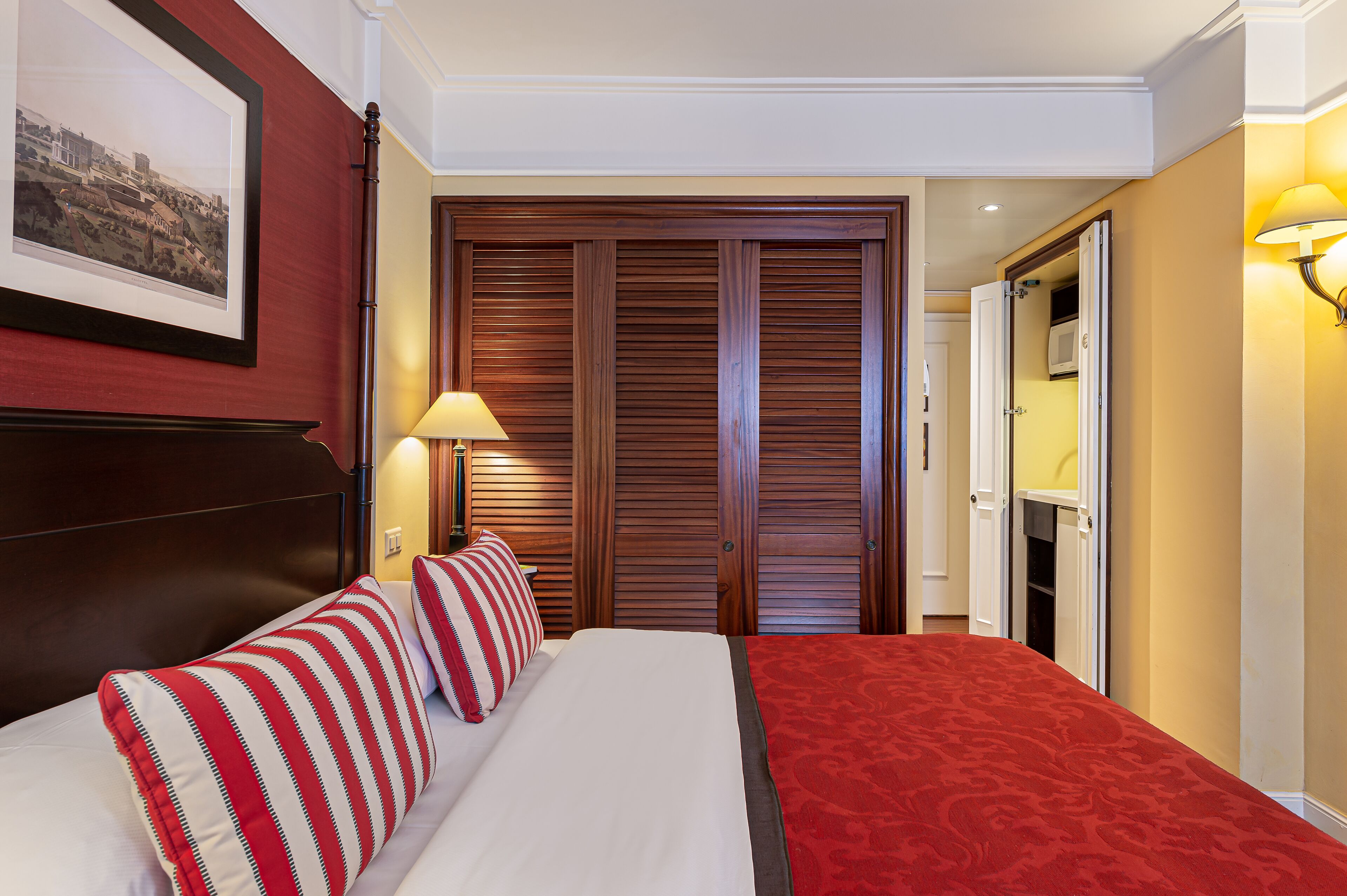 classic room | minibar, in-room safe, desk, laptop workspace