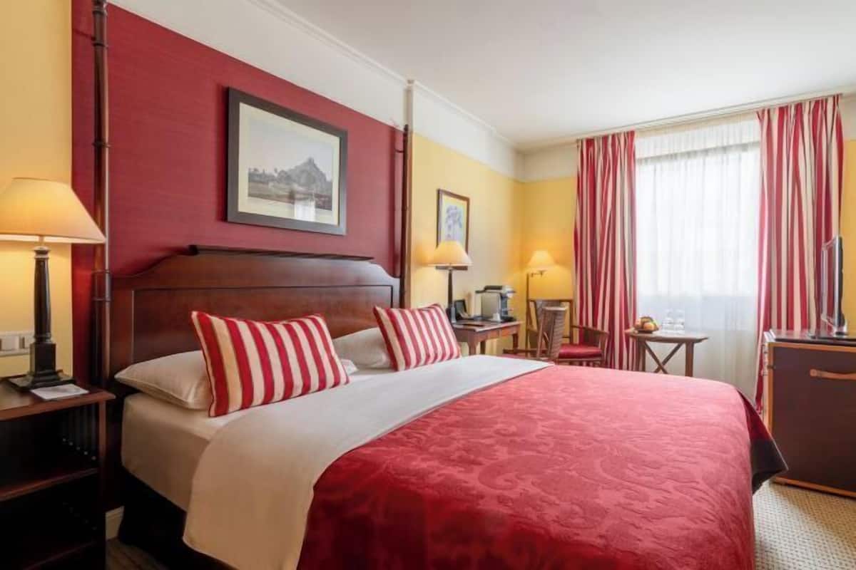 1 chambre, minibar, coffres-forts dans les chambres, bureau