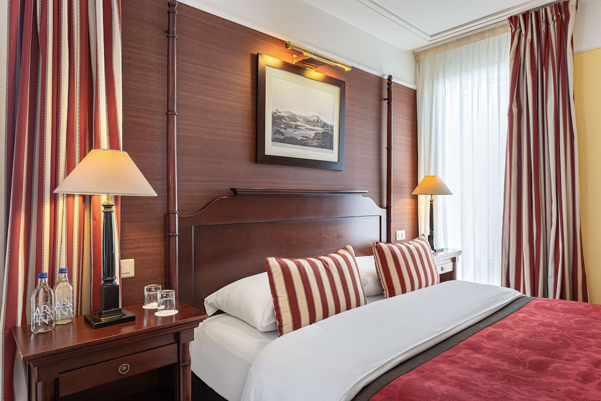 junior suite | minibar, in-room safe, desk, laptop workspace