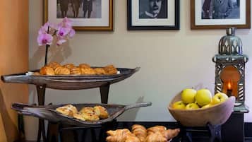 Daily buffet breakfast for a fee