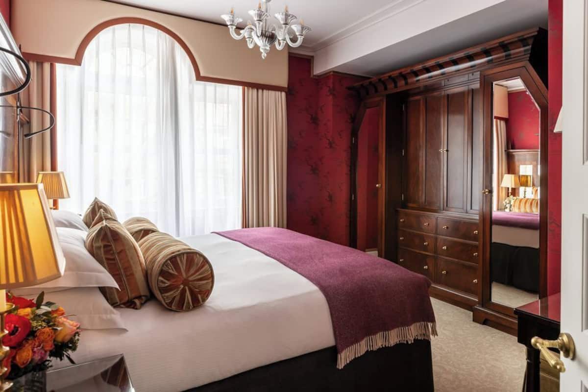 Suite (Belgravia) | Egyptian cotton sheets, premium bedding, pillowtop beds, in-room safe