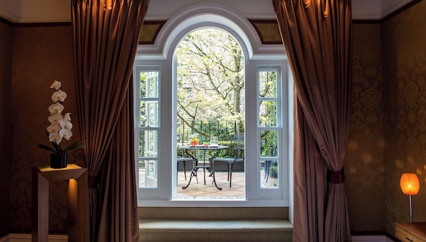 Junior Suite (Garden) | Egyptian cotton sheets, premium bedding, pillow-top beds, in-room safe