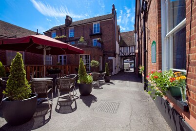 The Rose and Crown Hotel – Tonbridge