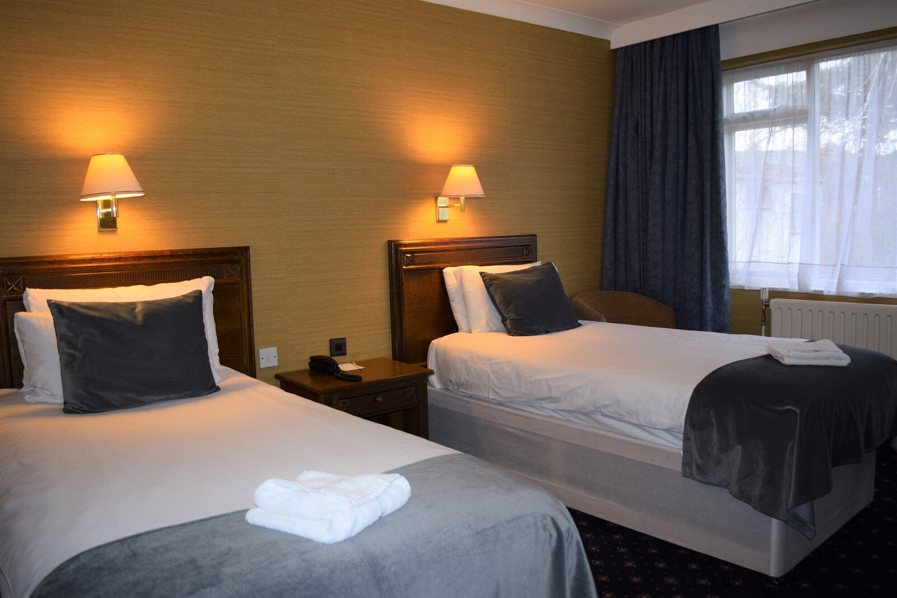 Camera Classic con 2 letti singoli, bagno in camera, vista giardino | Una scrivania, tende oscuranti, ferro/asse da stiro, Wi-Fi gratuito