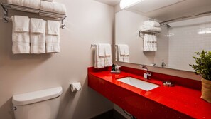 Vòi sen/bồn tắm kết hợp, đồ dùng nhà tắm miễn phí, máy sấy tóc 