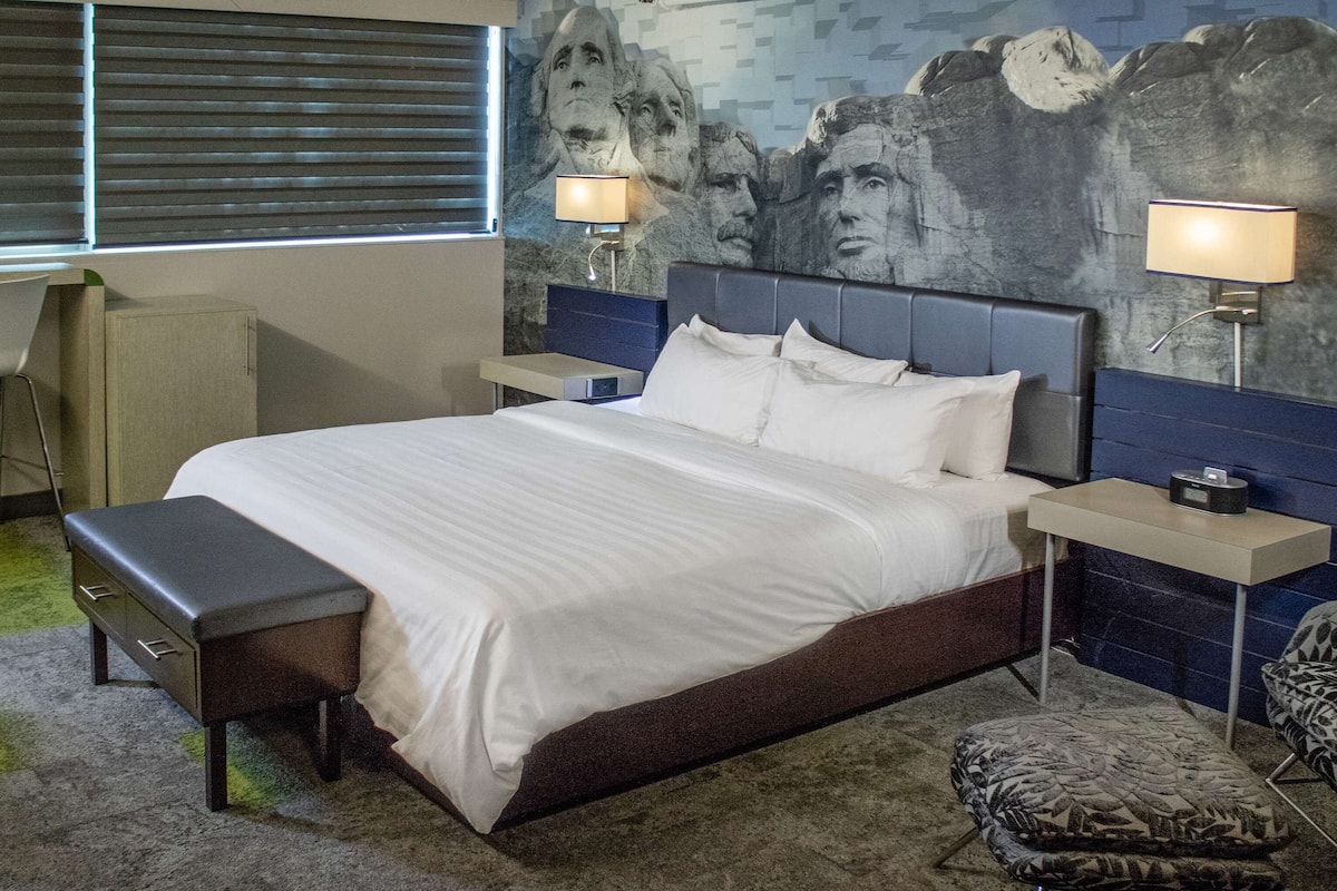 Chambre présidentielle, 1 très grand lit, non-fumeur, réfrigérateur | Literie de qualité, lit avec matelas à plateau-coussin