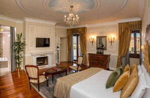 Premium bedding, down comforters, memory foam beds, minibar - Radisson Blu GHR Hotel, Rome (Rome)