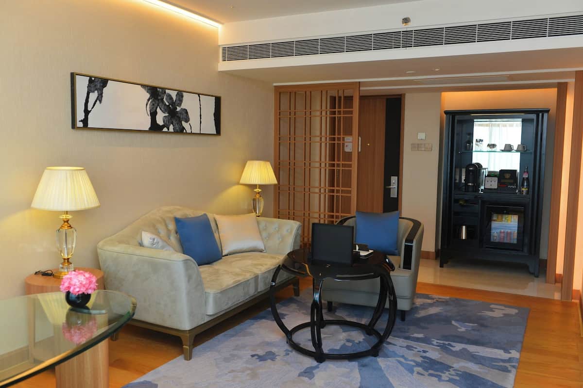 1 bedroom, premium bedding, minibar, in-room safe