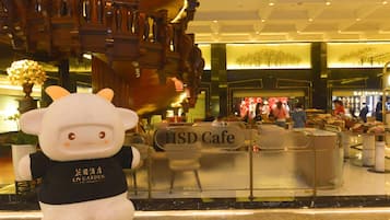 10 restaurantes; se sirven desayunos, comidas, cenas y brunch