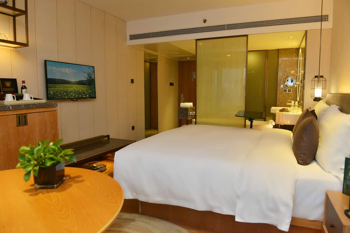 1 bedroom, premium bedding, minibar, in-room safe