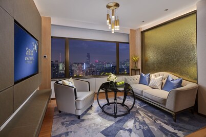 The Garden Hotel Guangzhou -Free shuttle between hotel and Exhibition Center during Canton Fair & Exhibitor registration Counter