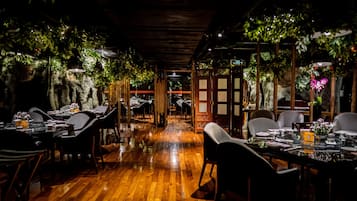 10 间餐厅,供应早餐、午餐和晚餐,国际美食