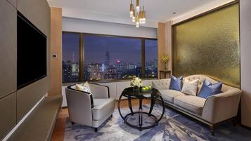 Premium bedding, minibar, in-room safe, desk