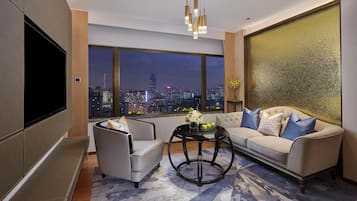 Garden 66 Non-Smoking Twin Bed Suite | Premium bedding, minibar, in-room safe, desk