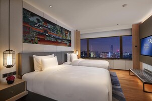 Ropa de cama de alta calidad, minibar, caja fuerte y escritorio