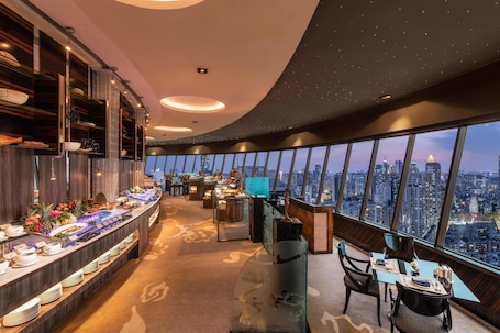 10 restaurants; breakfast, lunch, dinner, and brunch served. The Garden Hotel Guangzhou