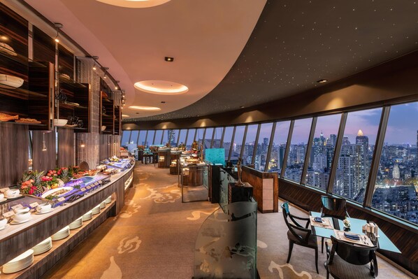 10 restaurantes; se sirven desayunos, comidas, cenas y brunch