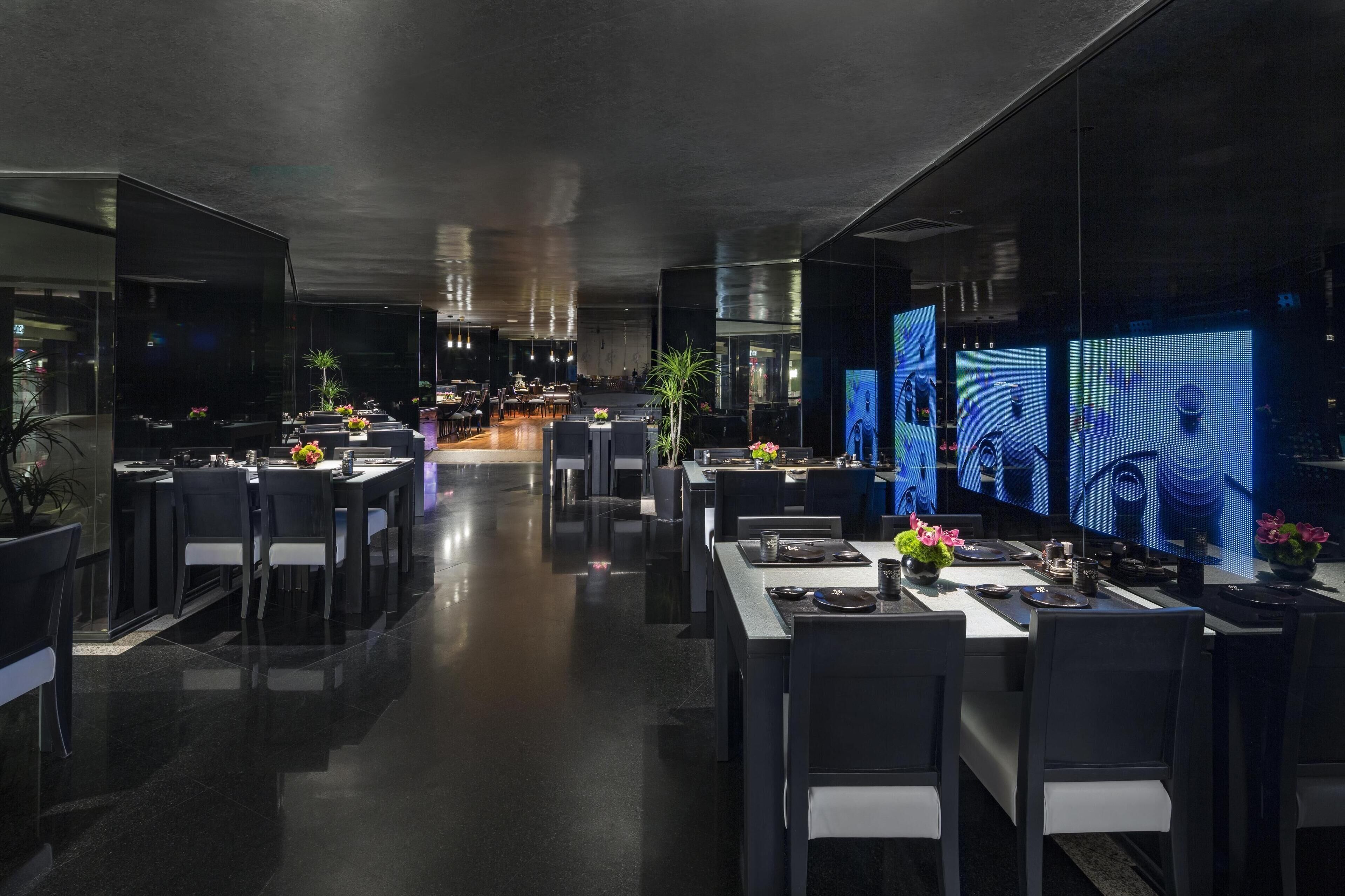 10 restaurants servant le petit déjeuner, le déjeuner et le dîner