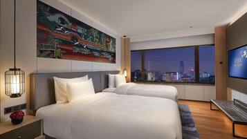 Premium bedding, minibar, in-room safe, desk