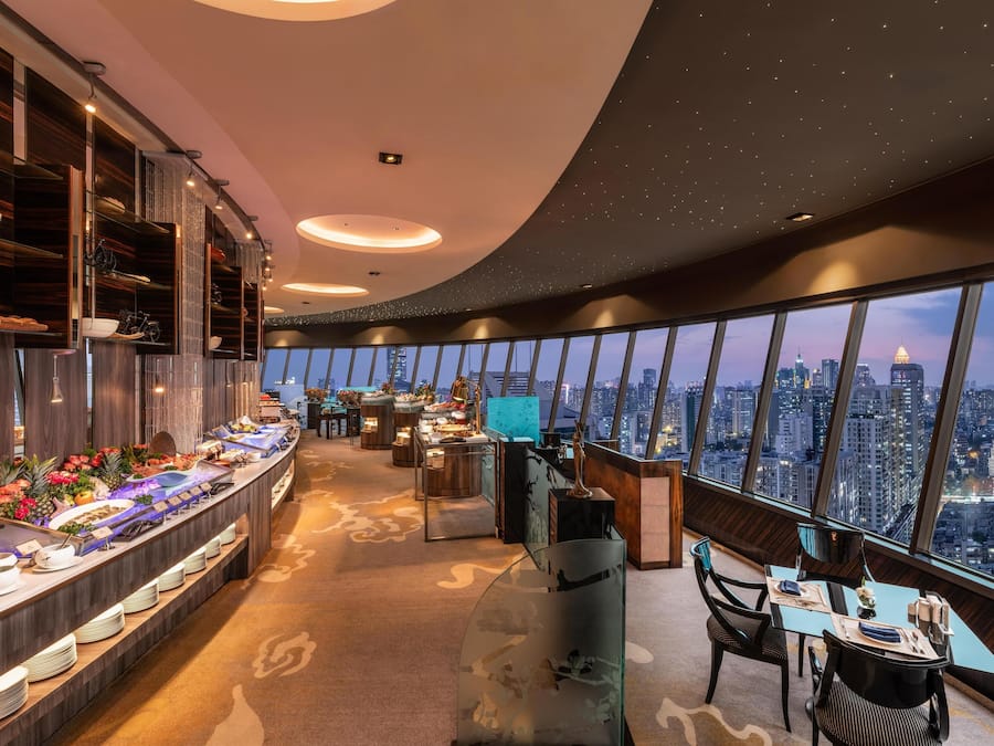 10 restaurants, breakfast, lunch, dinner served; international cuisine