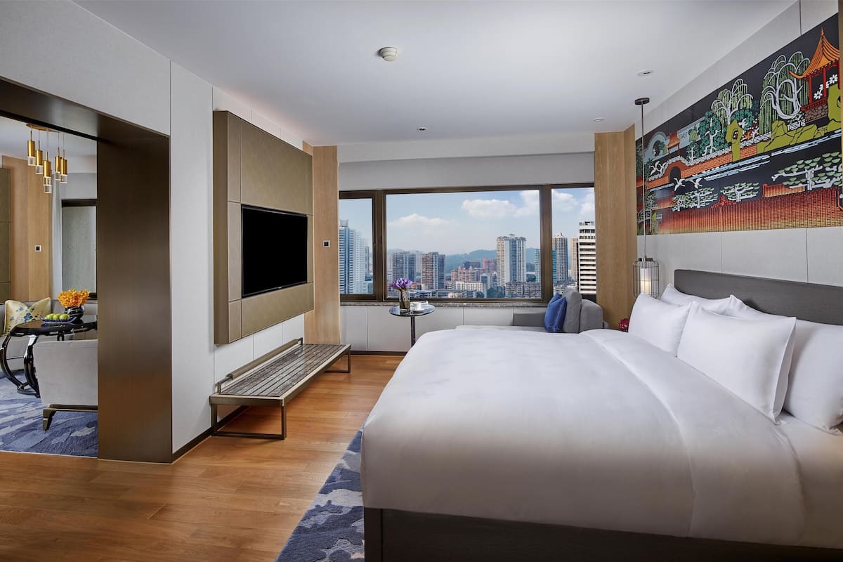 1 bedroom, premium bedding, minibar, in-room safe