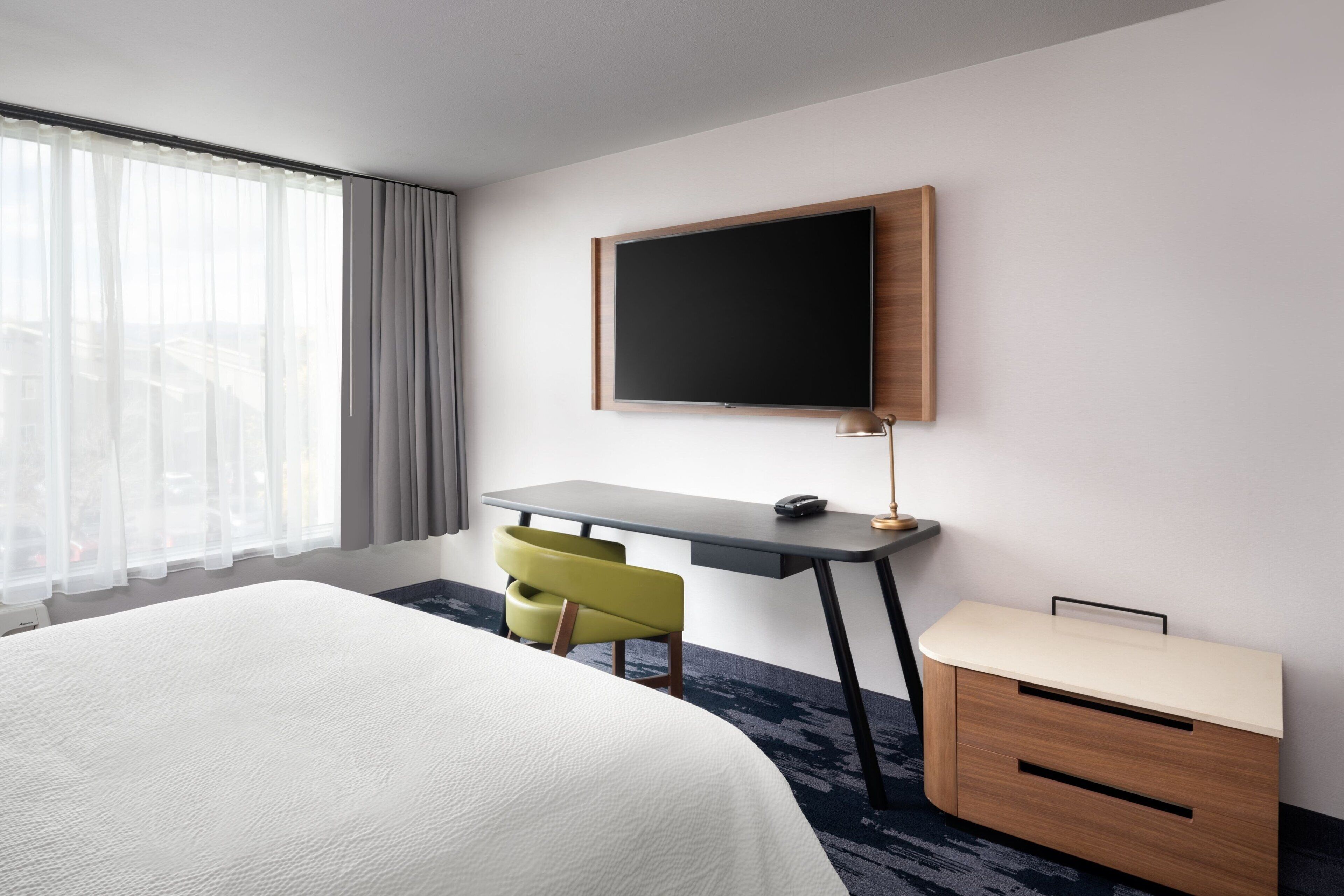 room, 1 king bed, non smoking, mountain view | premium bedding, down duvets, pillow-top beds, desk