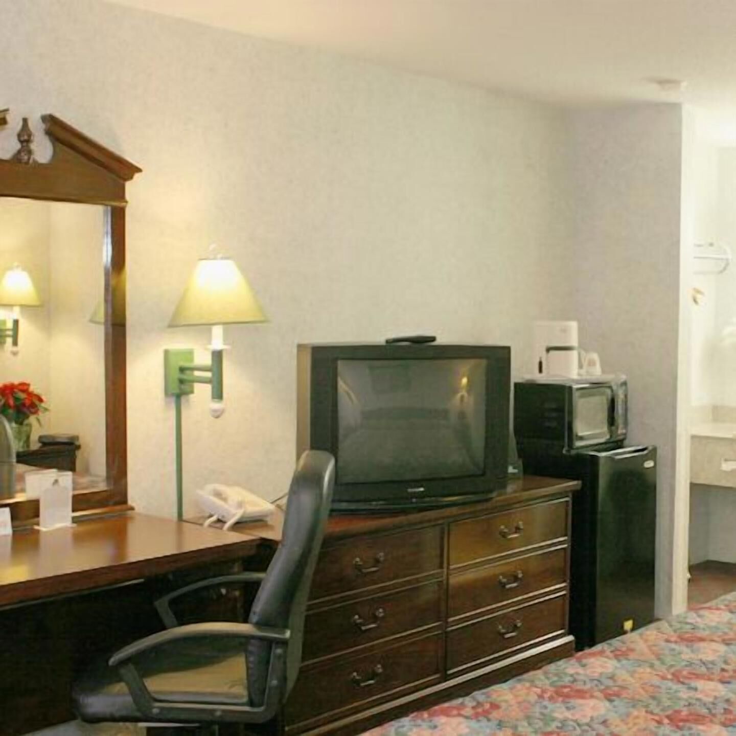 In-room safe, desk, iron/ironing board, free WiFi