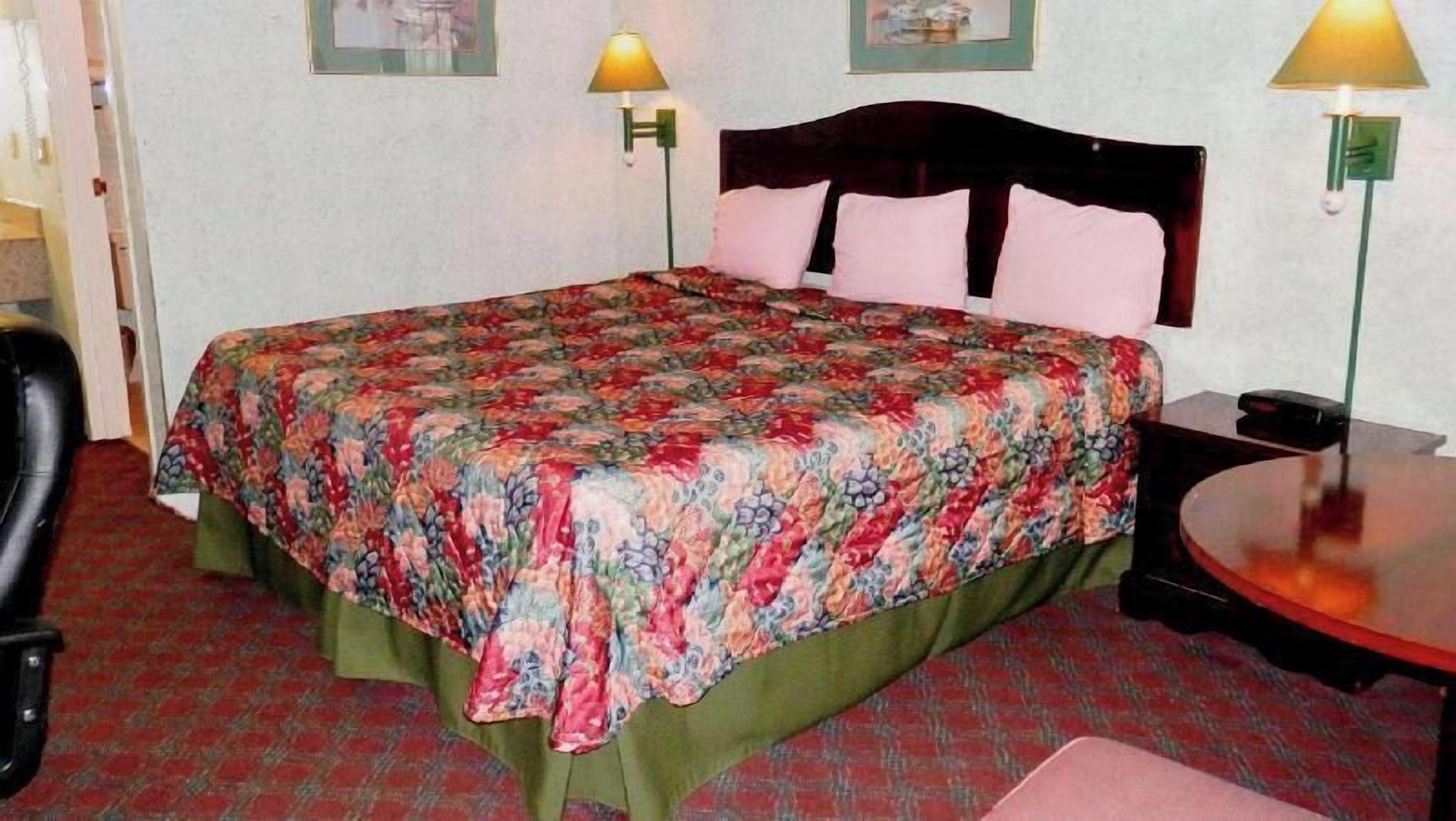 In-room safe, desk, iron/ironing board, free WiFi