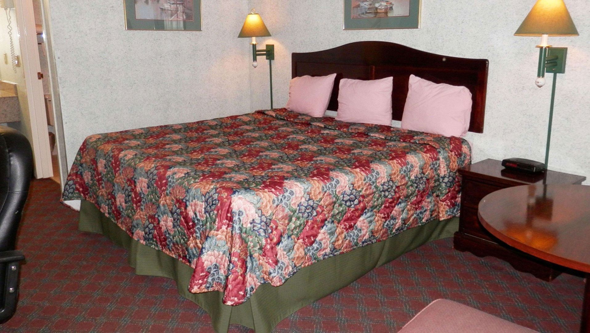 In-room safe, desk, iron/ironing board, free WiFi