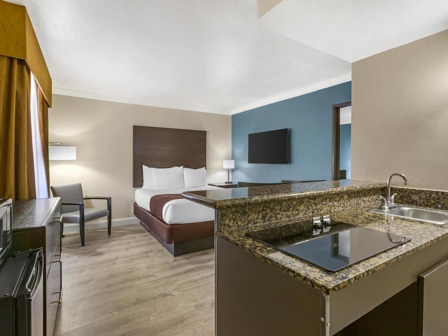 Suite, 2 Queen-Betten, Nichtraucher, Kochnische | Pillowtop-Betten, Zimmersafe, Schreibtisch