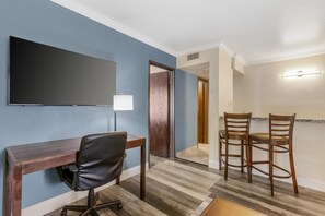 Suite, 1 King Bed, Non Smoking (with Sofabed)