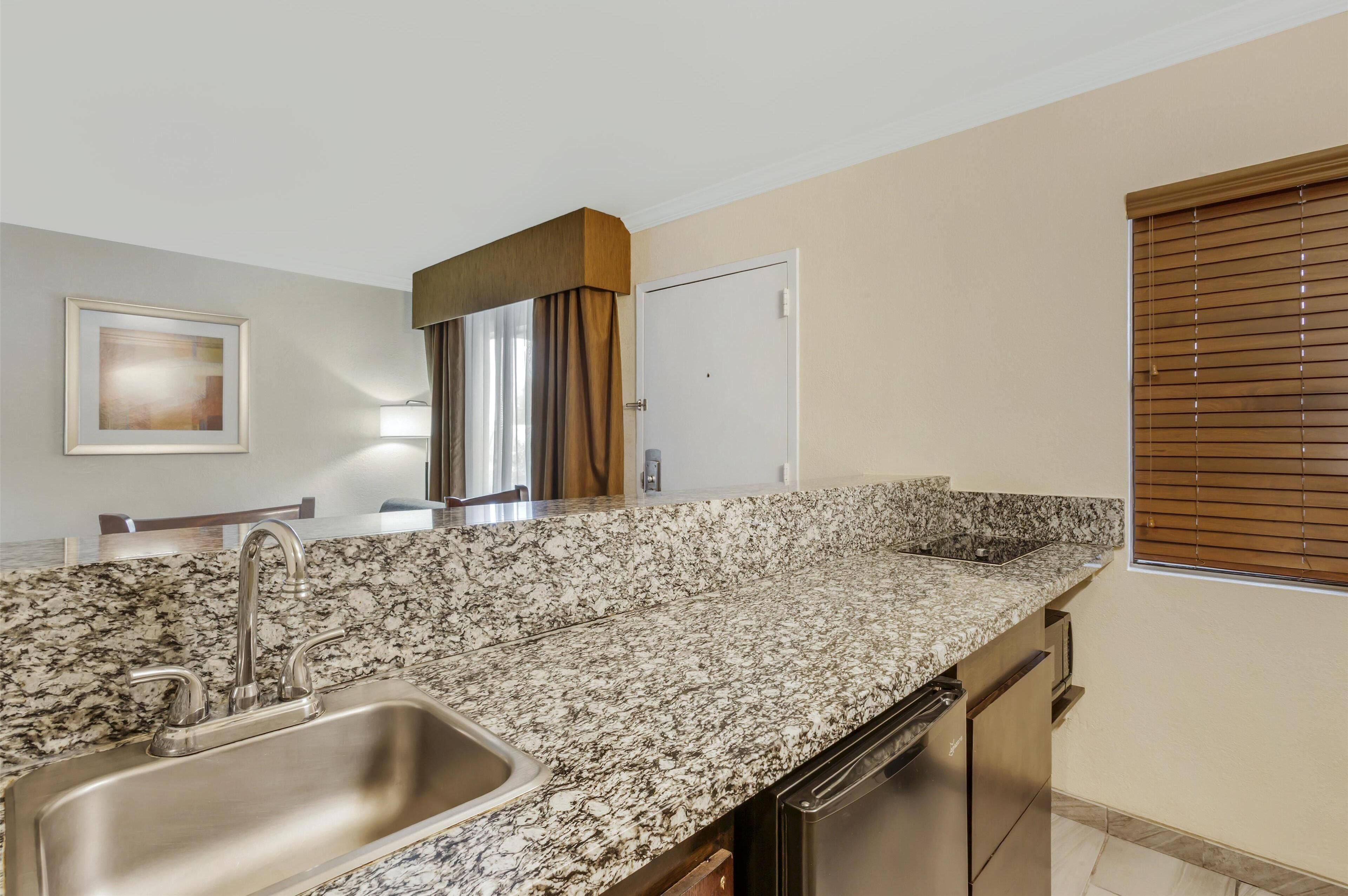 Suite, 1 King Bed, Non Smoking, Jetted Tub (with Sofabed) | Pillowtop beds, in-room safe, desk, laptop workspace