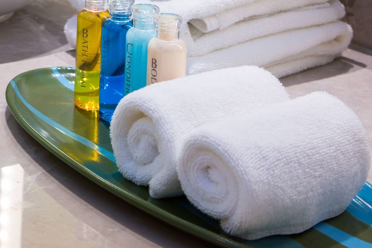 Combined shower/bathtub, towels, soap, shampoo
