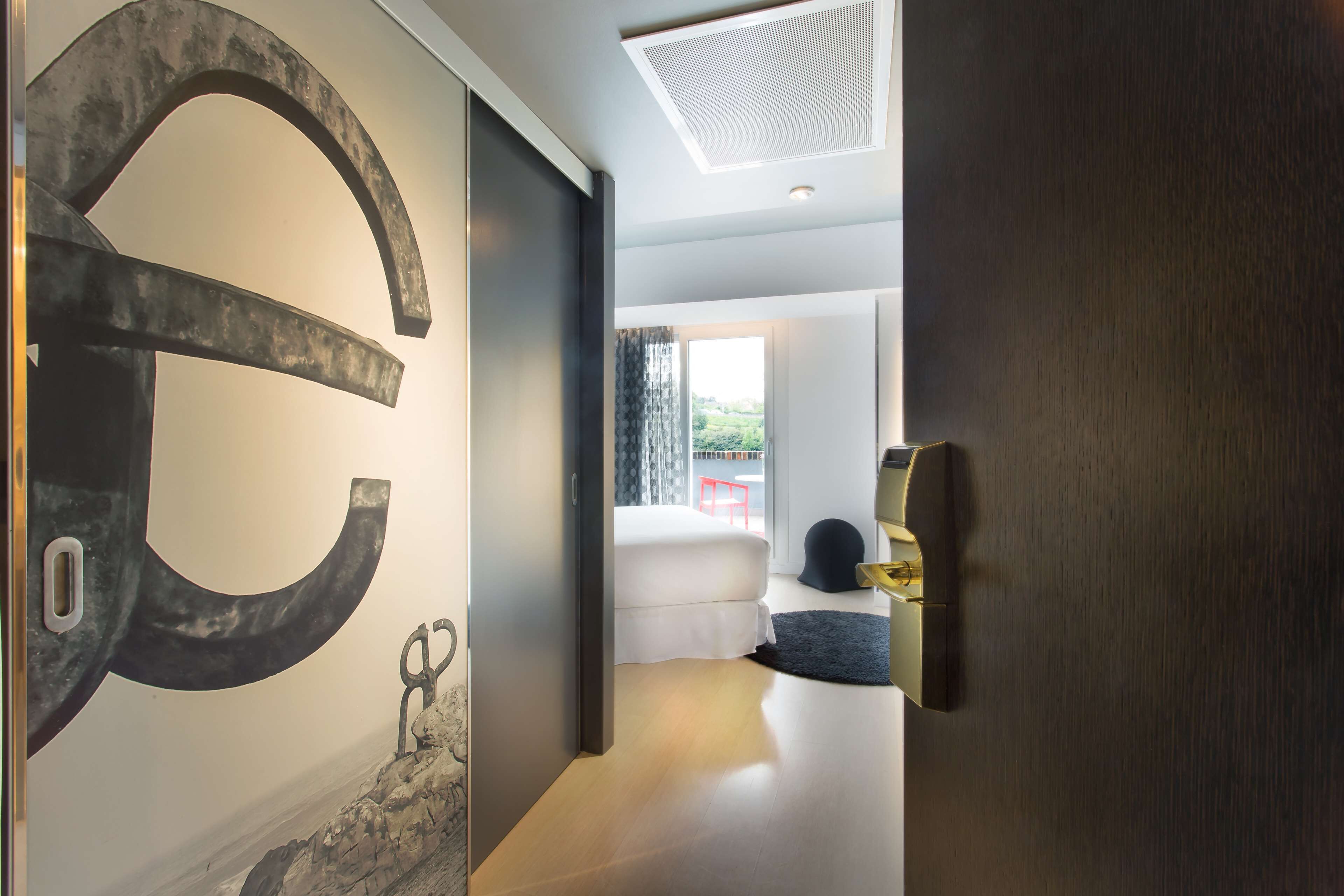 Minibar, coffres-forts dans les chambres, ameublement personnalisé